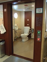Medium_船内多目的トイレ入口
