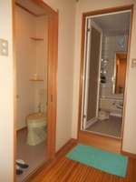 Medium_トイレ・浴室入口全景