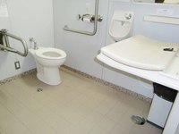 Medium_2-車いす専用トイレ
