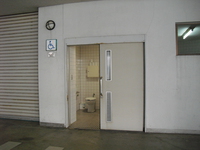 Medium_1.1階車椅子トイレ入口