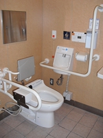 Medium_ターミナル内多目的トイレ一般洋式便座