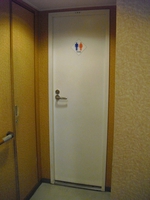 Medium_3.船内一般トイレ入口