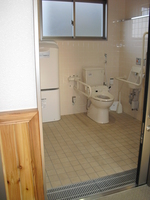 Medium_2.多目的トイレ入口