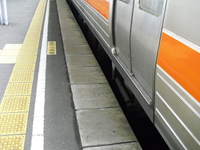 Medium_車両の隙間