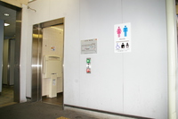 Medium_1.多目的トイレ入口