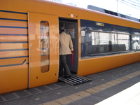 Medium_車両入口のスロープ