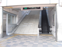 Medium_入口の階段
