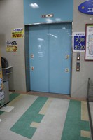 Medium_エレベーター入口