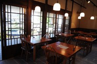 Medium_１店内テーブル