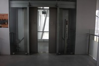 Medium_建物内エレベーター
