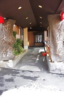 Medium_駐車場から入口まで