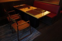 Medium_レストラン・テーブル