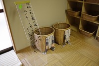 Medium_大浴場タオル入れ