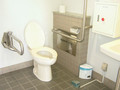 Thumb_３．出雲文化伝承館駐車場車いすトイレ内resize2082