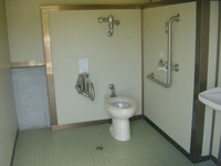 Medium_２．道の駅「広瀬・富田城」駐車場車いすトイレ内resize2164