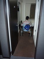 Medium_2.シングルルーム入口resize4032