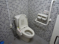 Medium_２．車いすトイレ内resize5270
