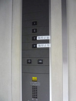 Medium_２．エレベーター内resize5314