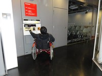 Medium_02_せんだいメディアテーク駐車場から建物