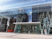 Medium_02_せんだいメディアテーク建物出入口