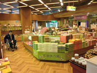 Medium_２．１階売店内resize4312