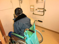 Medium_３．１階車いすトイレ内resize3730