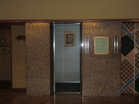 Medium_１．フロント前のエレベーターresize3374