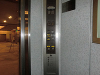 Medium_２．エレベーター内resize3380