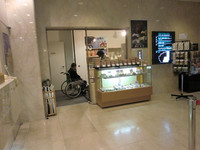 Medium_１．フロント横売店resize2928