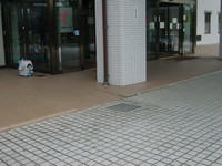 Medium_２．建物入口付近resize4829