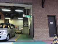 Medium_01_三越定禅寺通り館駐車場から建物まで