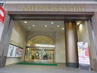 Medium_01_三越定禅寺通り館建物出入口
