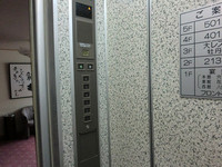Medium_２．エレベーター内resize2392