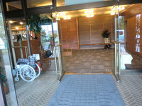 Medium_２．建物出入口付近resize3104