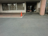 Medium_１．入口付近の駐車スペースresize2330