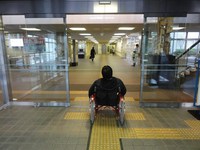 Medium_02_仙台市役所建物出入口