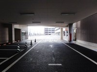 Medium_03_泉パークタウンタピオ駐車場から建物