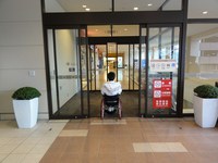 Medium_01_泉パークタウンタピオ建物出入口