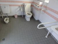 Medium_01_益岡公園車いす専用トイレ