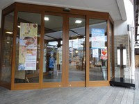 Medium_01_秋保里センター建物出入口