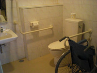 Medium_１．１階車いすトイレresize3281