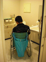 Medium_２．１階車いすトイレresize3882