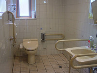 Medium_１．由志園売店入口付近車いすトイレ内resize0049
