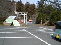 Medium_３．熊野大社障がい者駐車場と一般駐車場