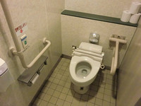 Medium_1.車いすトイレresize0356