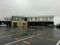 Medium_2.障がい者駐車場と一般駐車場resize0357