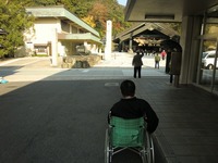 Medium_02駐車場から建物