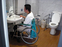 Medium_1.カラコロ工房多目的トイレresize2453