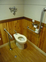 Medium_2.車いすトイレresize3897
