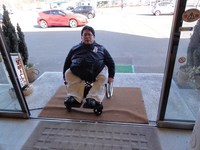Medium_01_仙加苑白石バイパス本店駐車場から建物